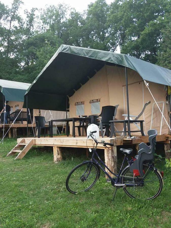 Safari Tent At Camping Le Roptai Hotell Rochefort Exteriör bild